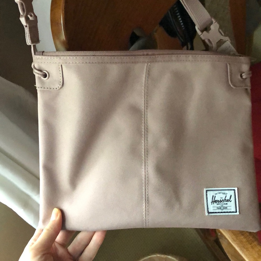 Herschel cross body